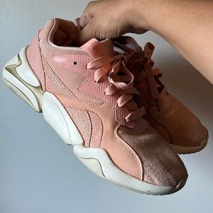 PUMA Nova Sneaker
